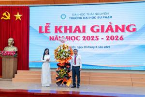 Trao Giấy chứng nhận kiểm định chất lượng các CTĐT Trường Đại học Sư phạm, Đại học Thái Nguyên